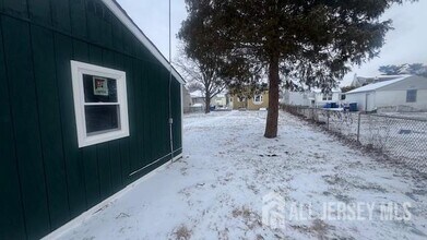 966 Bergen Ave in North Brunswick, NJ - Building Photo - Building Photo