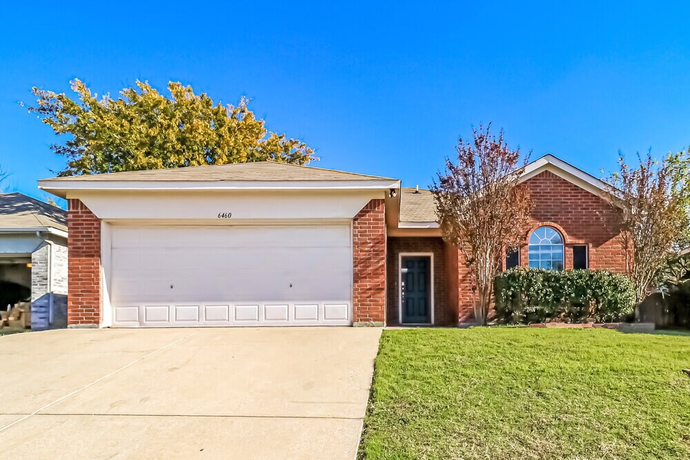 6460 Downeast Dr in Fort Worth, TX - Foto de edificio