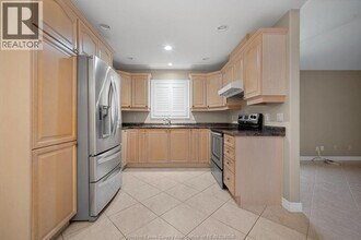 11056 Firgrove Dr in Windsor, ON - Building Photo - Building Photo
