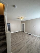 404 N Chestnut Ave, Unit 404 Chestnut in Niles, OH - Building Photo