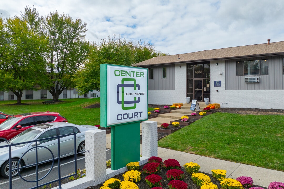 Center Court Apartments in Columbus, OH - Building Photo