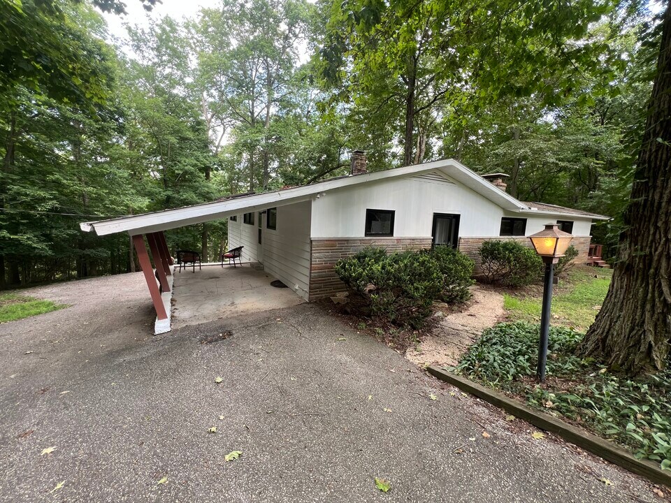 5948 Edgewood Cir in Dublin, OH - Building Photo
