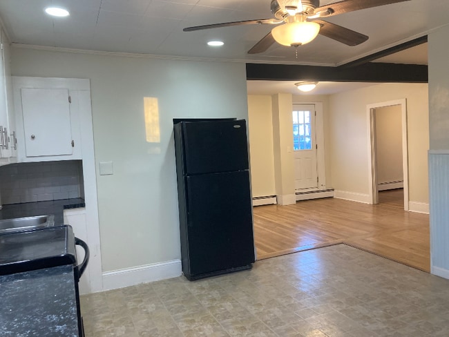 28 1/2 Grove St in Salem, MA - Building Photo - Building Photo