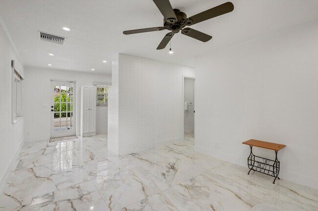 701 Florida Mango Rd in West Palm Beach, FL - Building Photo - Building Photo