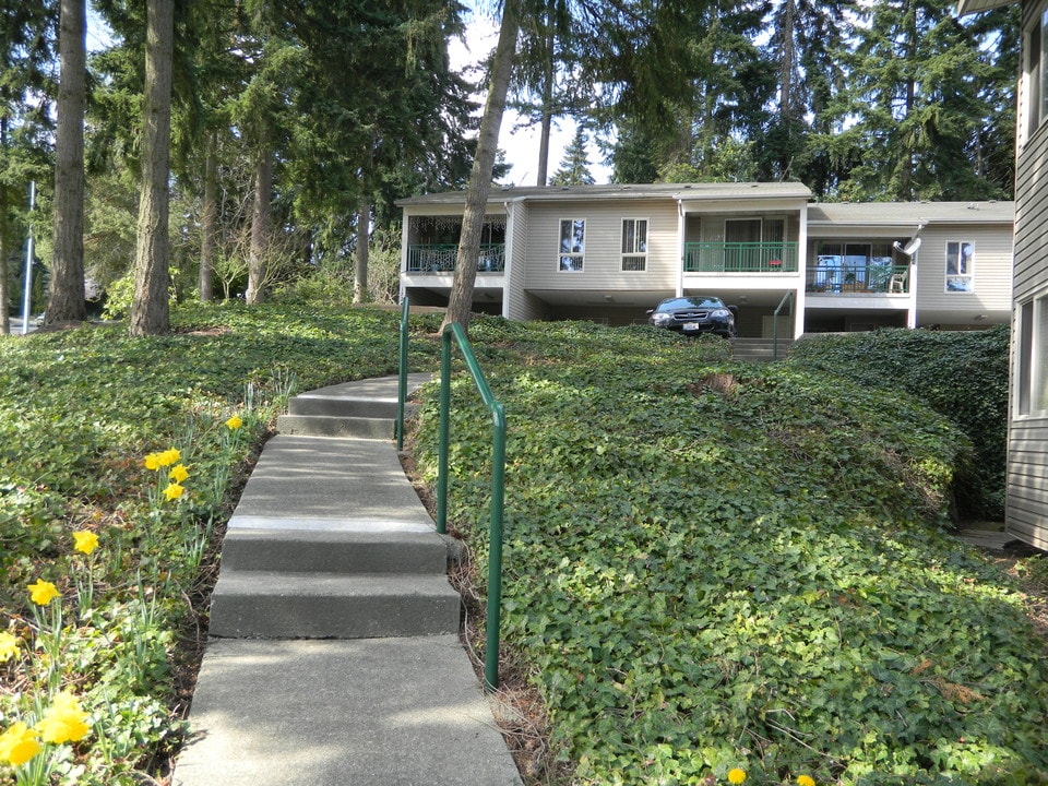 Lakeridge Apartments in Bellevue, WA - Building Photo