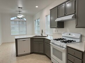 905 Sapphire Cir in Vacaville, CA - Building Photo - Building Photo