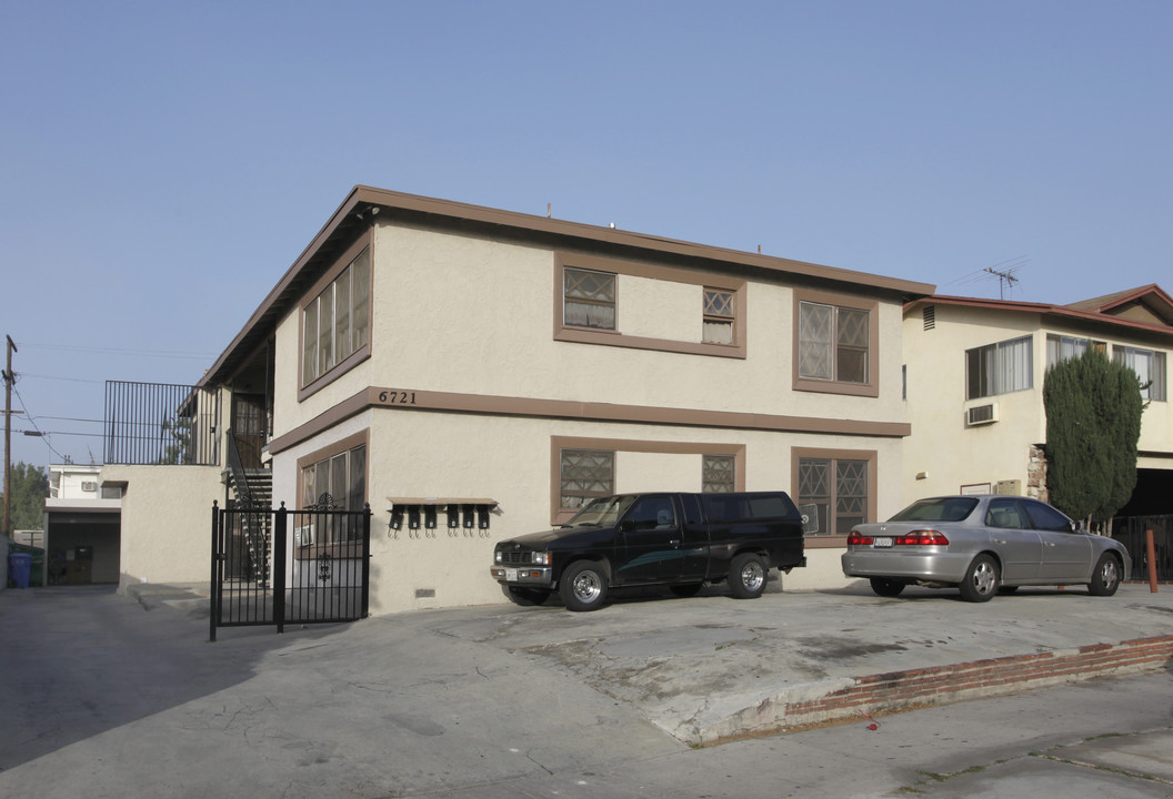 6721 Irvine Ave in North Hollywood, CA - Building Photo