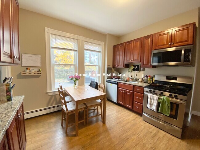 7 Sunset St, Unit 1 in Boston, MA - Building Photo - Building Photo