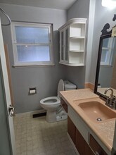 1604 N 203rd Pl in Shoreline, WA - Foto de edificio - Building Photo