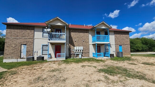 6326 Queens Castle, Unit 1 in San Antonio, TX - Building Photo - Building Photo