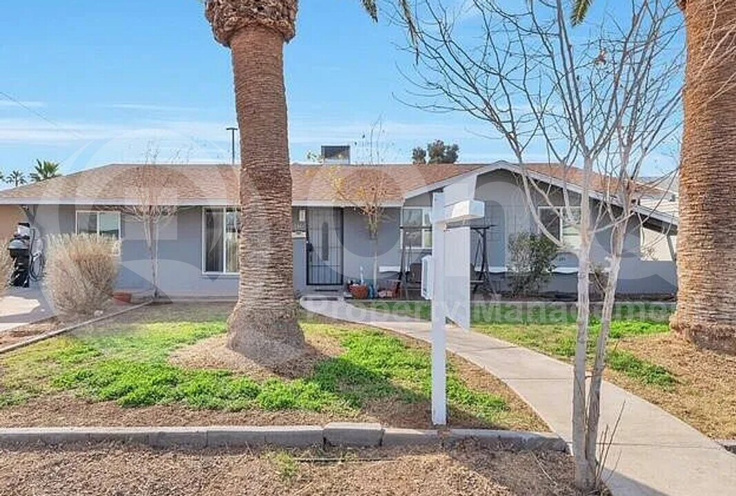 2641 W Wethersfield Rd in Phoenix, AZ - Building Photo