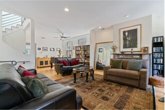 2703 N Dayton St in Chicago, IL - Building Photo - Interior Photo