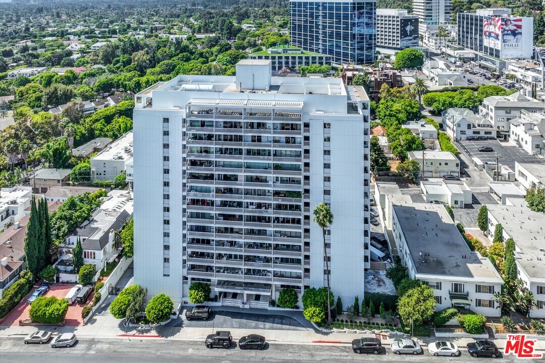 999 N Doheny Dr in West Hollywood, CA - Building Photo