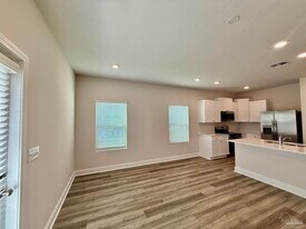 4067 Pendragon Cir in Milton, FL - Building Photo