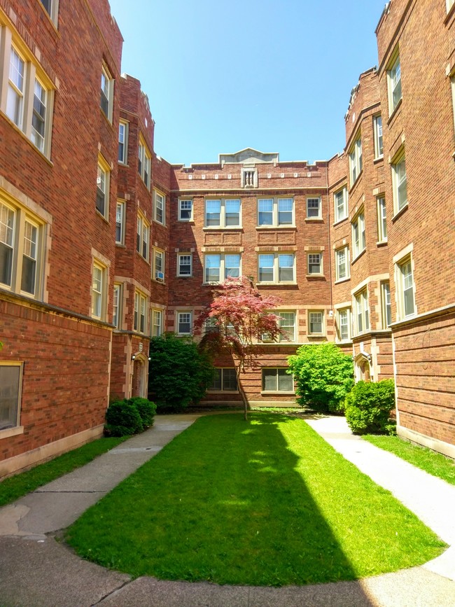 South Shore Neighborhood Apartments in Chicago, IL - Foto de edificio - Building Photo