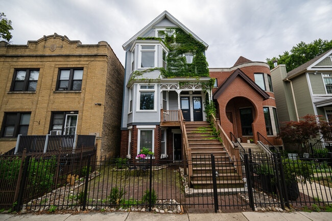 property at 1821 W Barry Ave