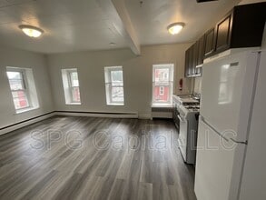 203 W North St in Carlisle, PA - Foto de edificio - Building Photo