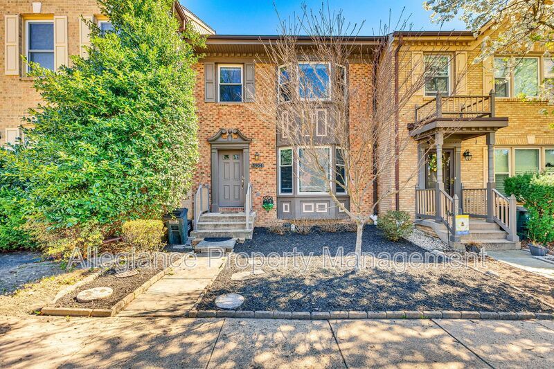 5904 Wescott Hills Way in Alexandria, VA - Building Photo
