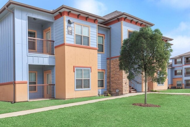 8501 Casa Verde Rd in Laredo, TX - Building Photo - Building Photo