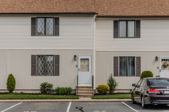 Clearview Heights Condominiums in Chicopee, MA - Building Photo - Building Photo