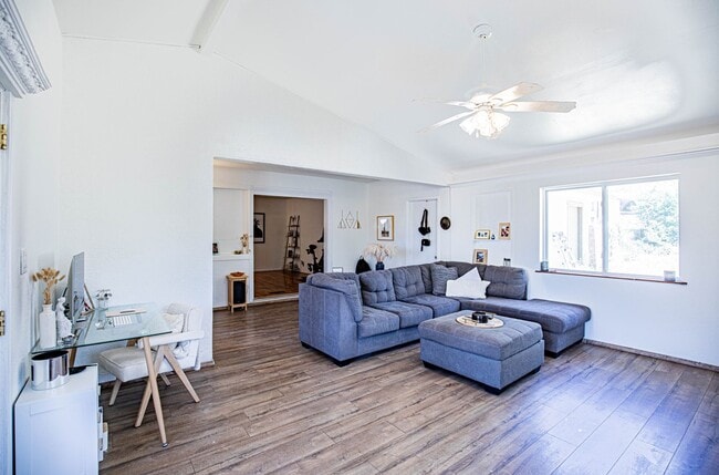 Spacious 3 Bedroom home with Solar Panels in Alamogordo, NM - Building Photo - Building Photo