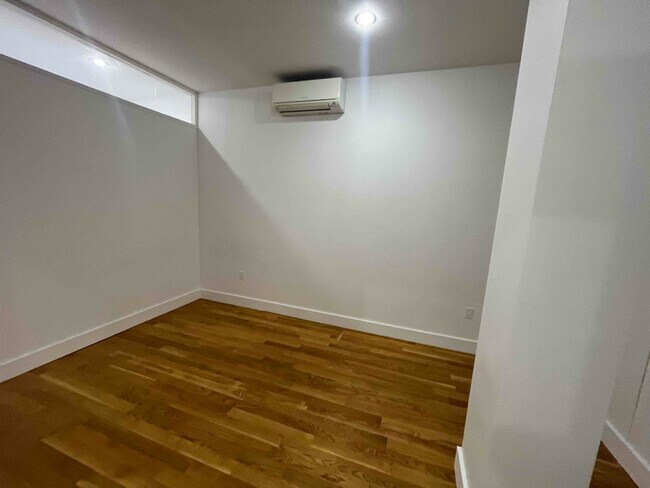 9002 Queens Blvd in Queens, NY - Building Photo - Building Photo