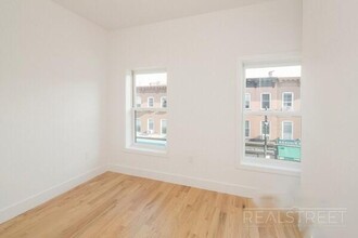 290 Smith St in Brooklyn, NY - Building Photo - Floor Plan