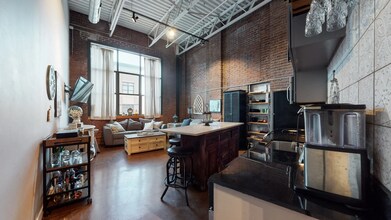 1400 Rosa L Parks Blvd, Unit 219 in Nashville, TN - Building Photo - Building Photo