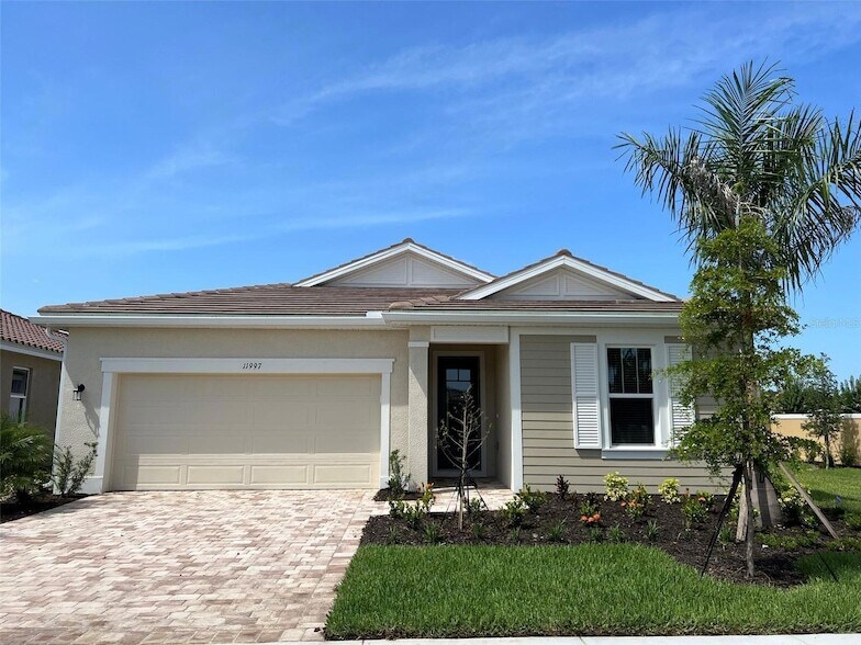 11997 Bohemian Pl in Venice, FL - Building Photo