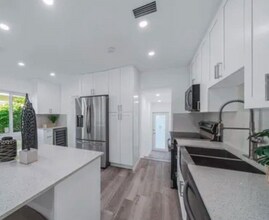 15 Oviedo Ave in Coral Gables, FL - Foto de edificio - Building Photo