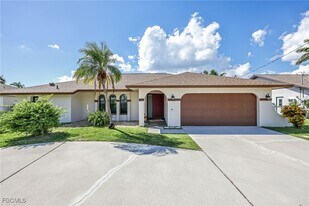 5032 Skyline Blvd in Cape Coral, FL - Building Photo
