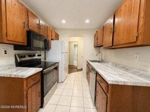 174 Amberly Dr in Englishtown, NJ - Building Photo - Building Photo