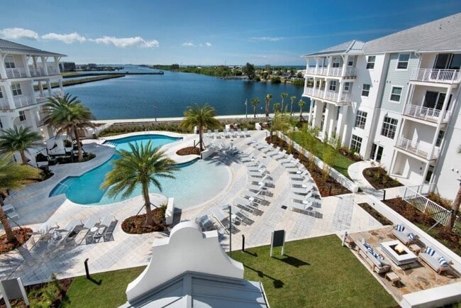 Town Westshore in Tampa, FL - Foto de edificio - Building Photo