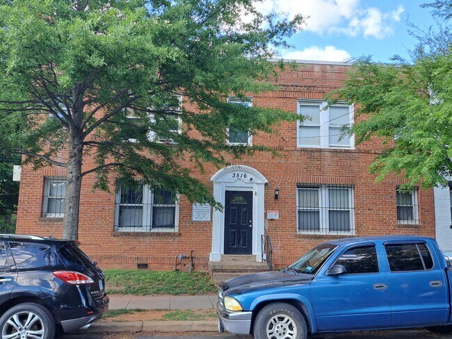 property at 3516 Ely Pl SE