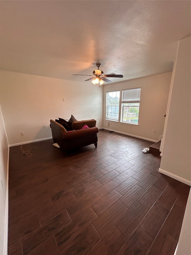 6837 Larkstone St