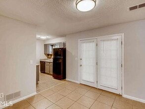 199 Holcomb Ferry Rd, Unit 199 in Roswell, GA - Foto de edificio - Building Photo