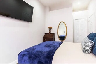 288 Hendrix St, Unit Master Suite in Brooklyn, NY - Building Photo - Building Photo