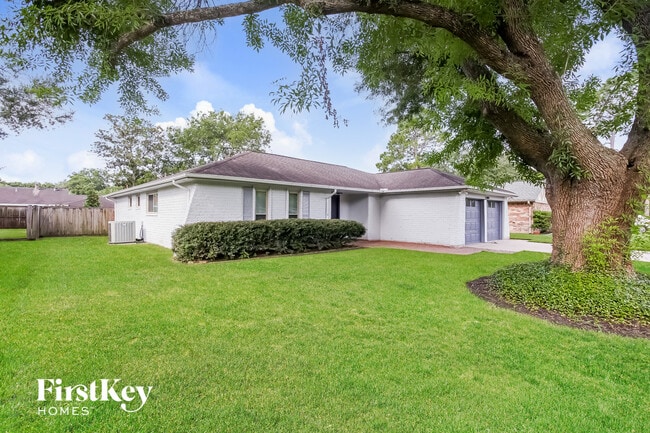 16106 David Glen Dr in Friendswood, TX - Foto de edificio - Building Photo