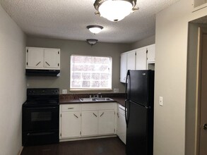 517 N Betty Jo Dr in Fayetteville, AR - Building Photo - Building Photo