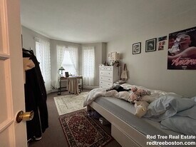 822 Beacon St, Unit 3B in Boston, MA - Building Photo