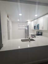 1075 Riverside Dr, Unit 301 Apartments