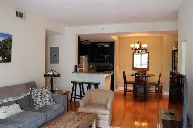 1074 Peachtree Walk NE in Atlanta, GA - Building Photo - Building Photo