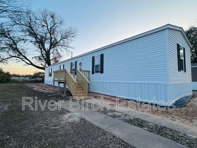 12182 State Hwy 64 in Tyler, TX - Building Photo