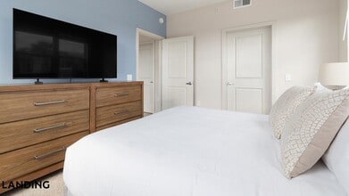 1216 N Atlantic Ave, Unit 201 in Daytona Beach, FL - Building Photo - Building Photo