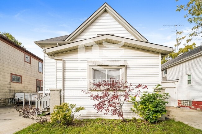 property at 1836 Superior St