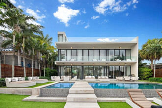 5501 Pine Tree Dr in Miami Beach, FL - Building Photo - Building Photo