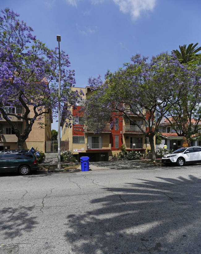 Sunwood Towers in Los Angeles, CA - Foto de edificio - Building Photo