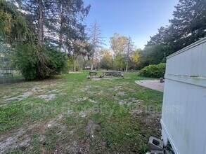 8421 E 10 Mile Rd in Center Line, MI - Building Photo - Building Photo