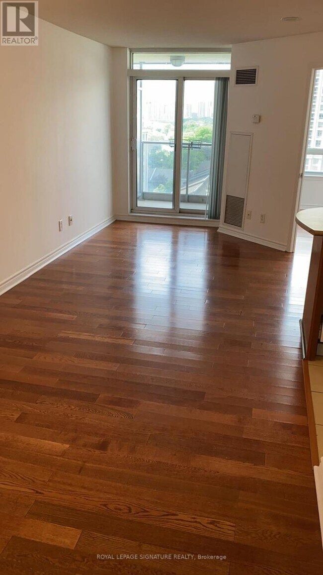 2 Rean Dr in Toronto, ON - Building Photo - Building Photo