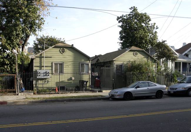 1545-1559 W 12th St in Los Angeles, CA - Foto de edificio - Building Photo